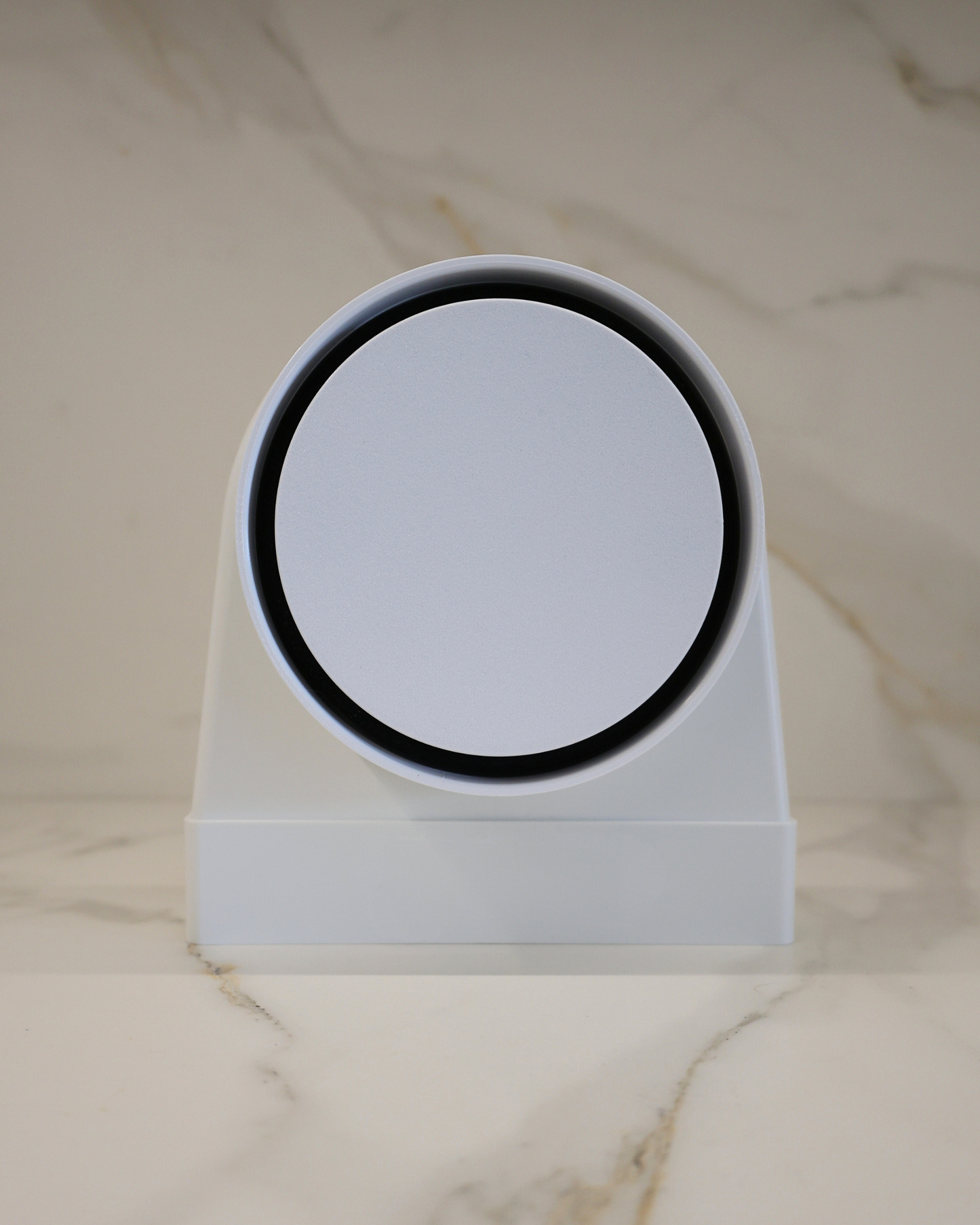GRATKA SLIM 150 assembled with white magnetic decorative panel, minimalist round flush mount design